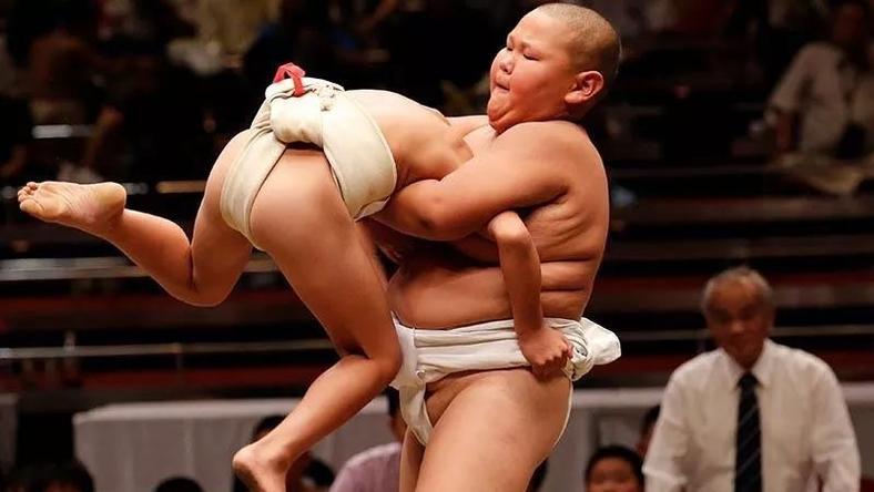 传统日本相扑为何走向失落?